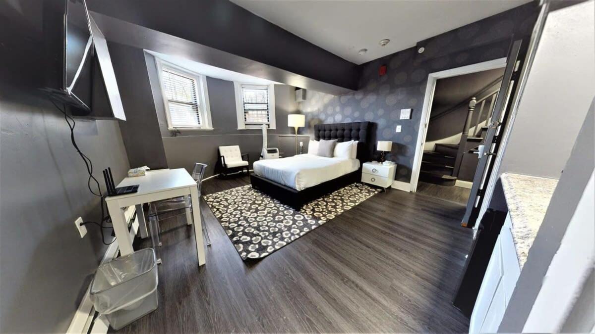 Lower Level Studios In Hip Bay Village Boston Buitenkant foto
